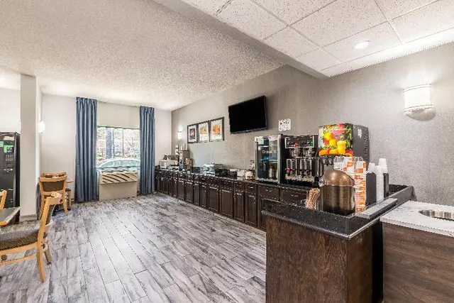 Lake Norman Inn And Suites
