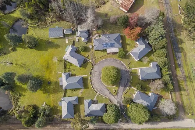 Giants Table And Cottages