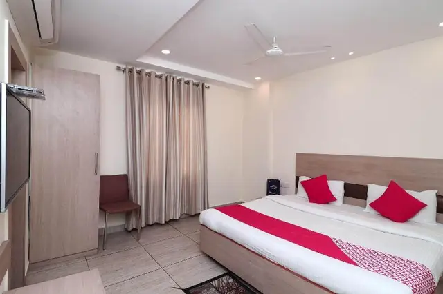 4477 City Square Hotel