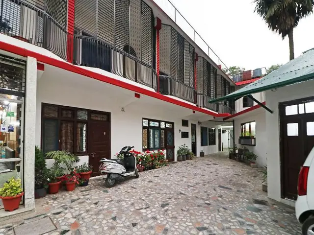13908 Hotel India