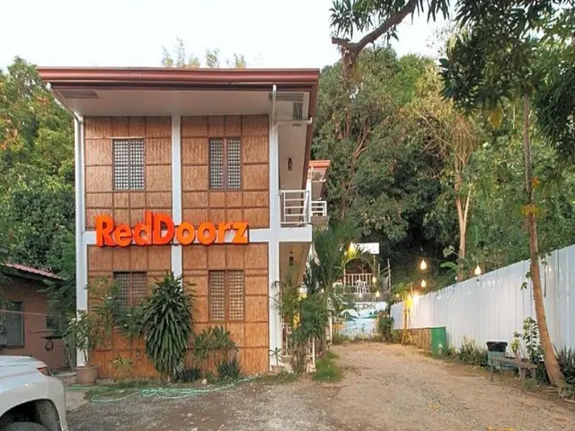 Reddoorz @ Camp Saint John Hotel La Union