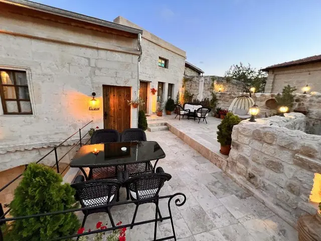 Shadow Cave House