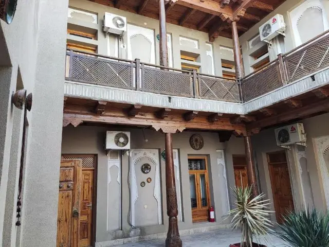 Ziyobaxsh Hotel