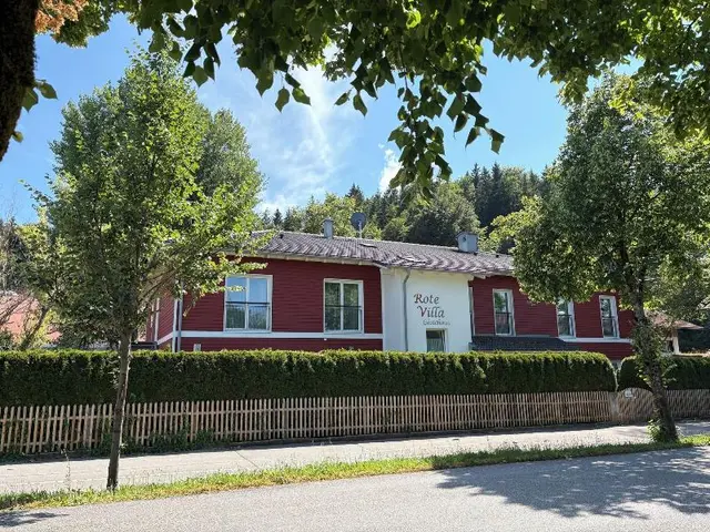 Rote Villa Fa Ssen