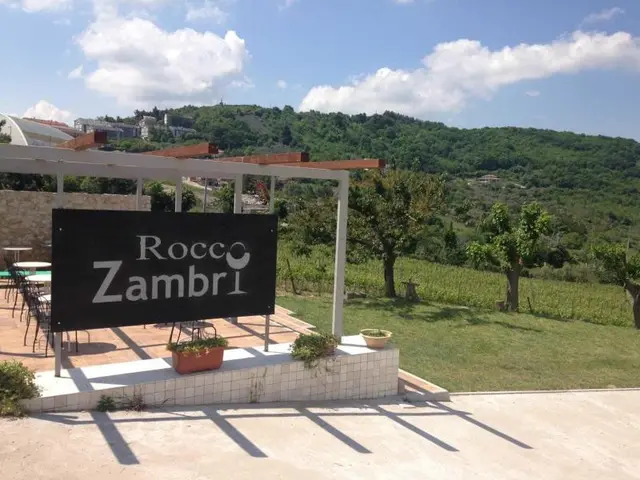 Bed Wine Rocco Zambri