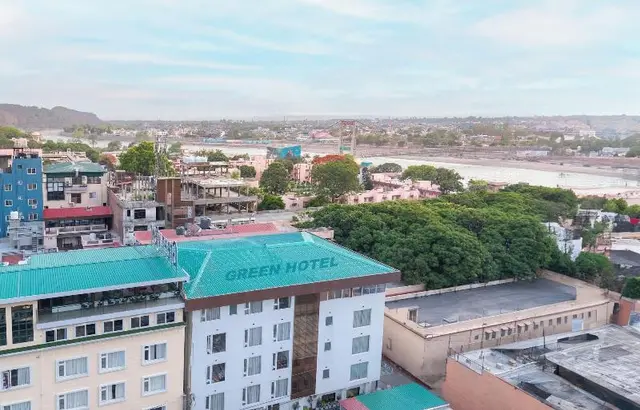 Hotel Green One Earth