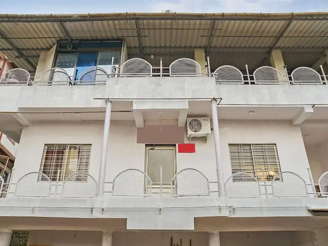 19677 Hotel Gurukrupa