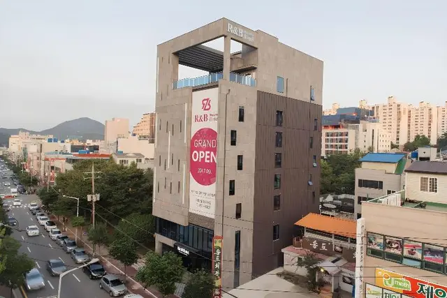 R B Business Hotel