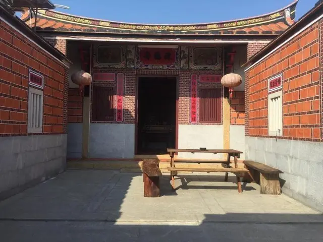 Rong Shu Xia B B