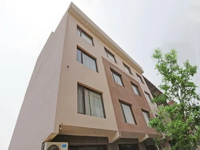 27061 Hotel Magnum