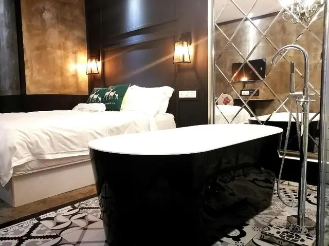 Cj House