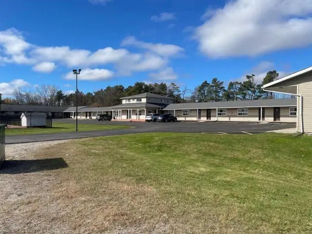 Colonial House Motor Inn
