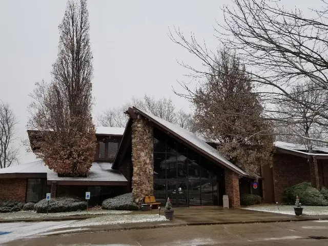 Riverbank Lodge