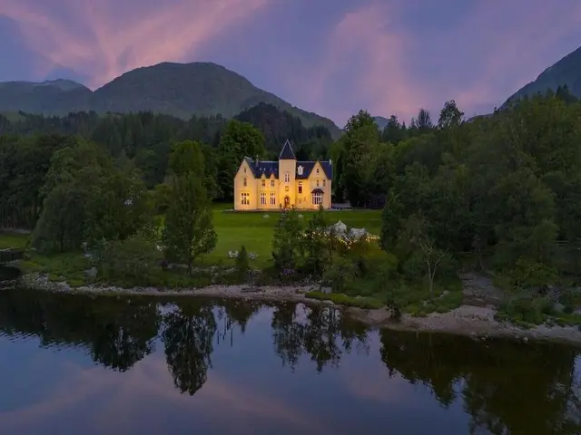 Glenfinnan House
