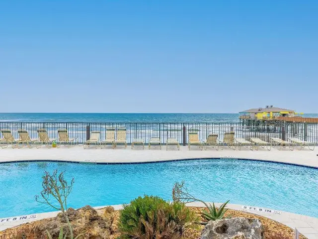 Sunglow Resort 305