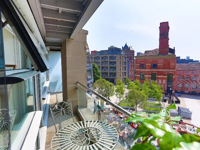 Live In Leeds Millenium Square Apartment