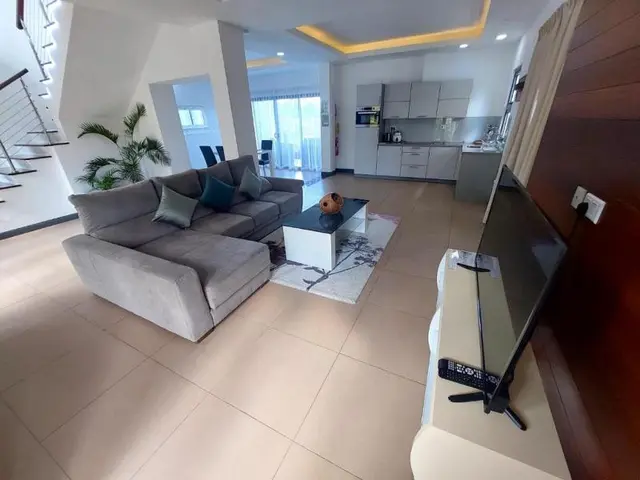 Isla Holiday Home