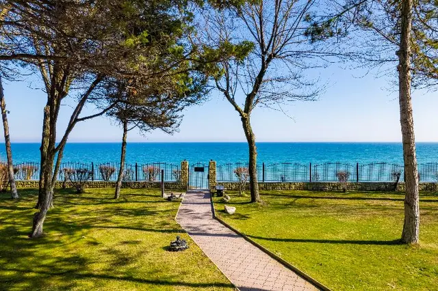 Epico Seafront and Garden Apartments