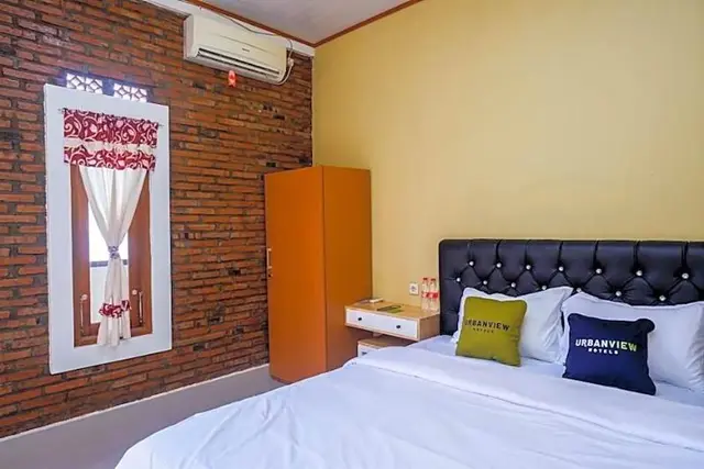Urbanview Hotel Telu Wolu Monjali