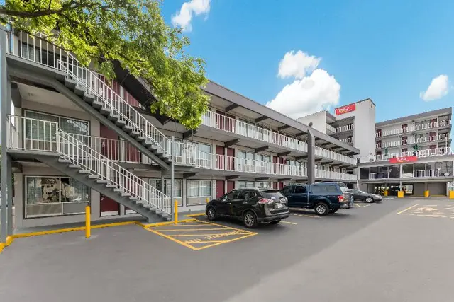 Red Roof PLUS+ & Suites Virginia Beach – Seaside