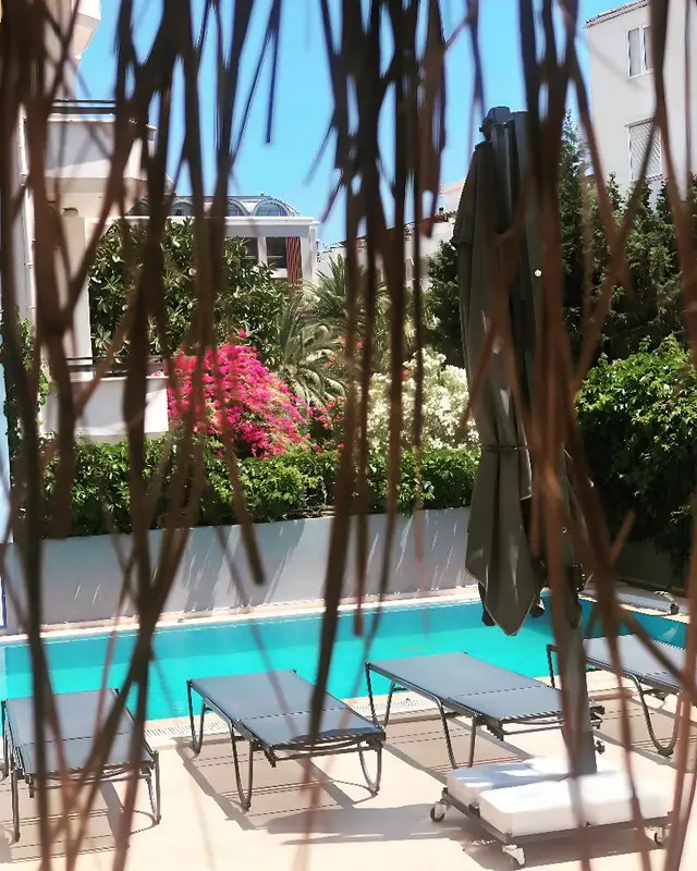 Berry Bella Hotel