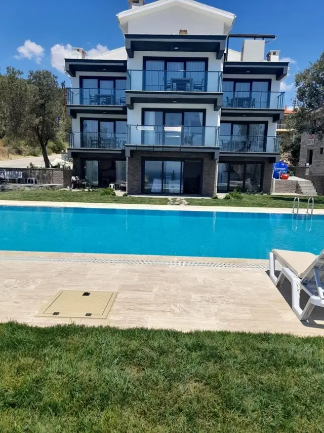 Assos Luna Houses