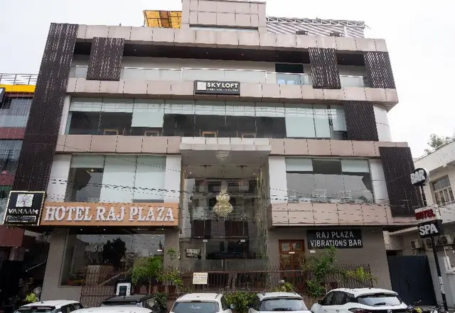 Vanaam Hotel Raj Plaza
