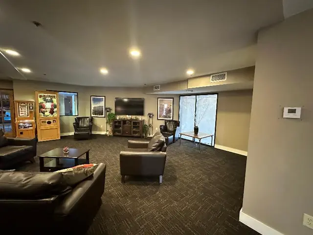 Polynesian Hotel & Suites