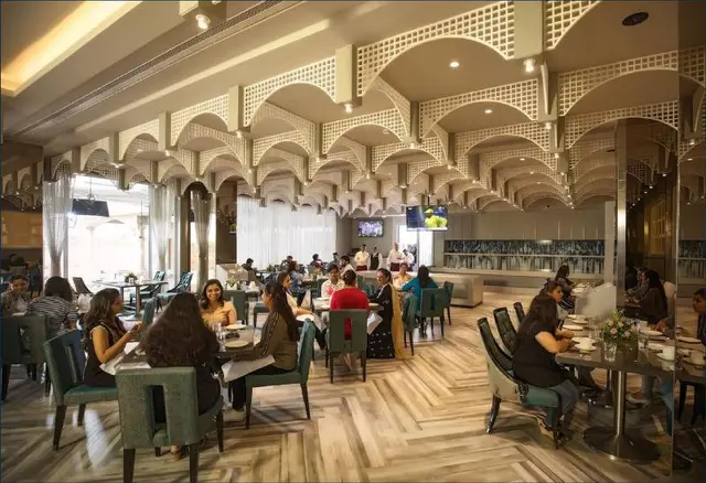 Seven Eleven Club & Hotel