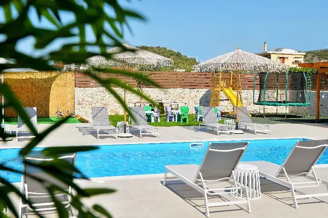 ID Holiday Living