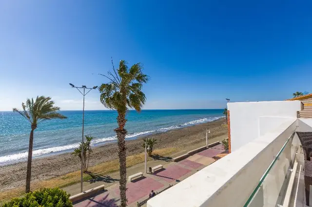 Apartamentos Seafront Boutique Calabeach