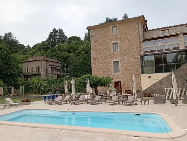 Logis Hotel Le Mas De La Prairie