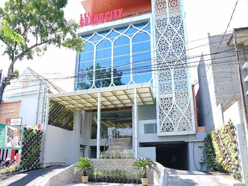 Solo Grand City Hotel