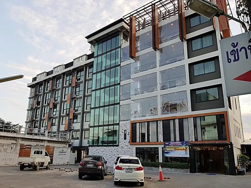 Izen Budget Hotel & Residences