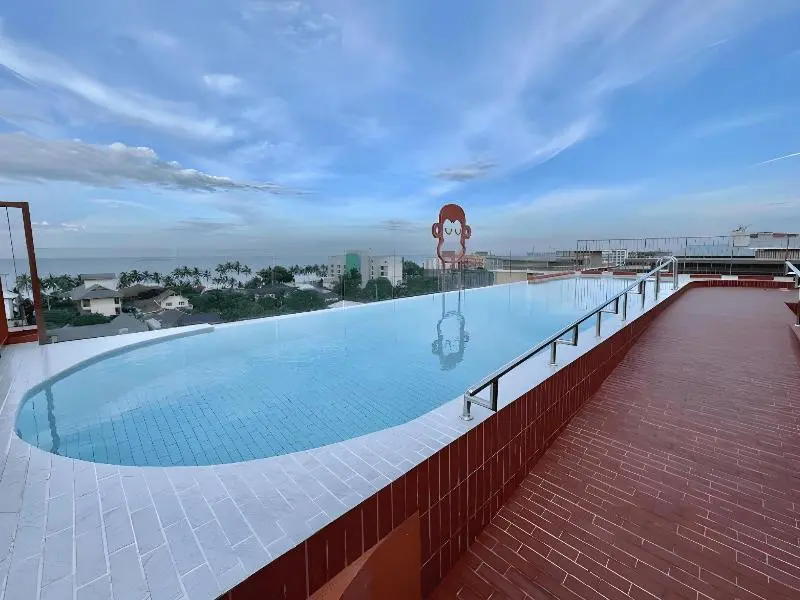 Blu Monkey Hub And Hotel Bangsaen
