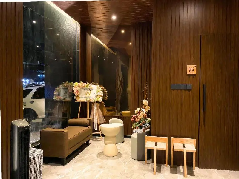 The W Avenue