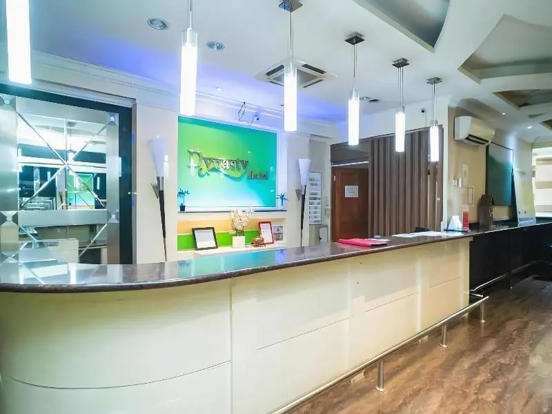 Reddoorz Plus Near Simpang Tiga Tritayasa Cilegon
