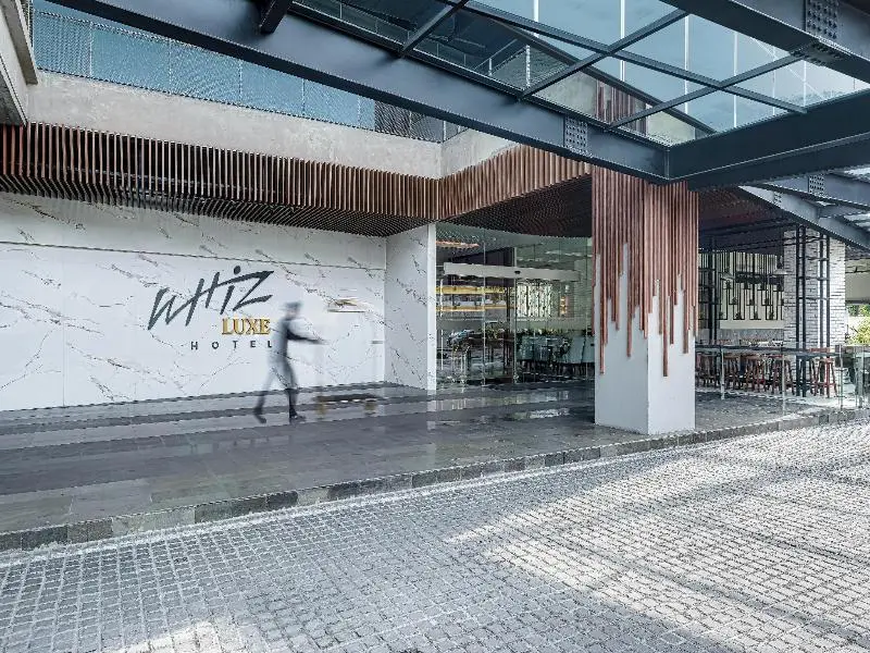 Whiz Luxe Hotel Spazio Surabaya