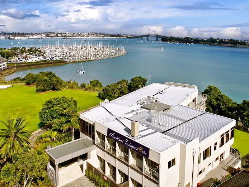 VR Takapuna