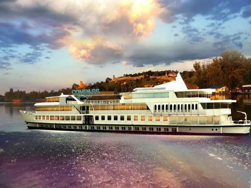 Compass River City Botel