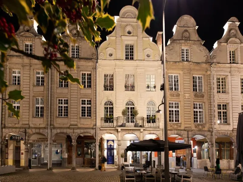 Grand Place Hotel