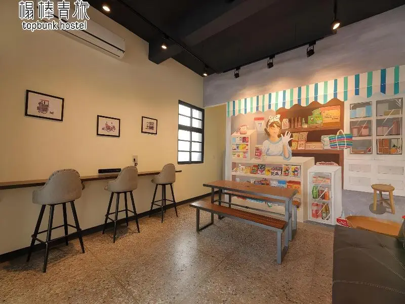 Topbunk Hostel